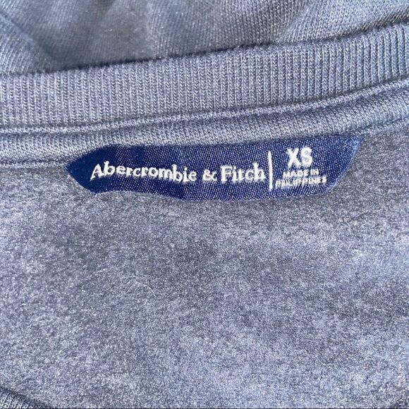 Abercrombie and Fitch cropped long sleeve sweatshirt - Picture 8 of 9